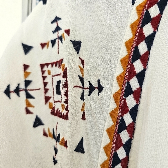 Torrid Embroidered Ivory Crepe Rayon Dolman Blouse Top Sz 3X NWT - Picture 13 of 15